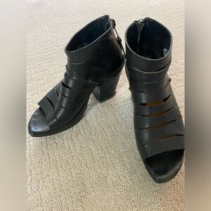 💥Fluevog shoes. 8.5.
PRICE LOWERED